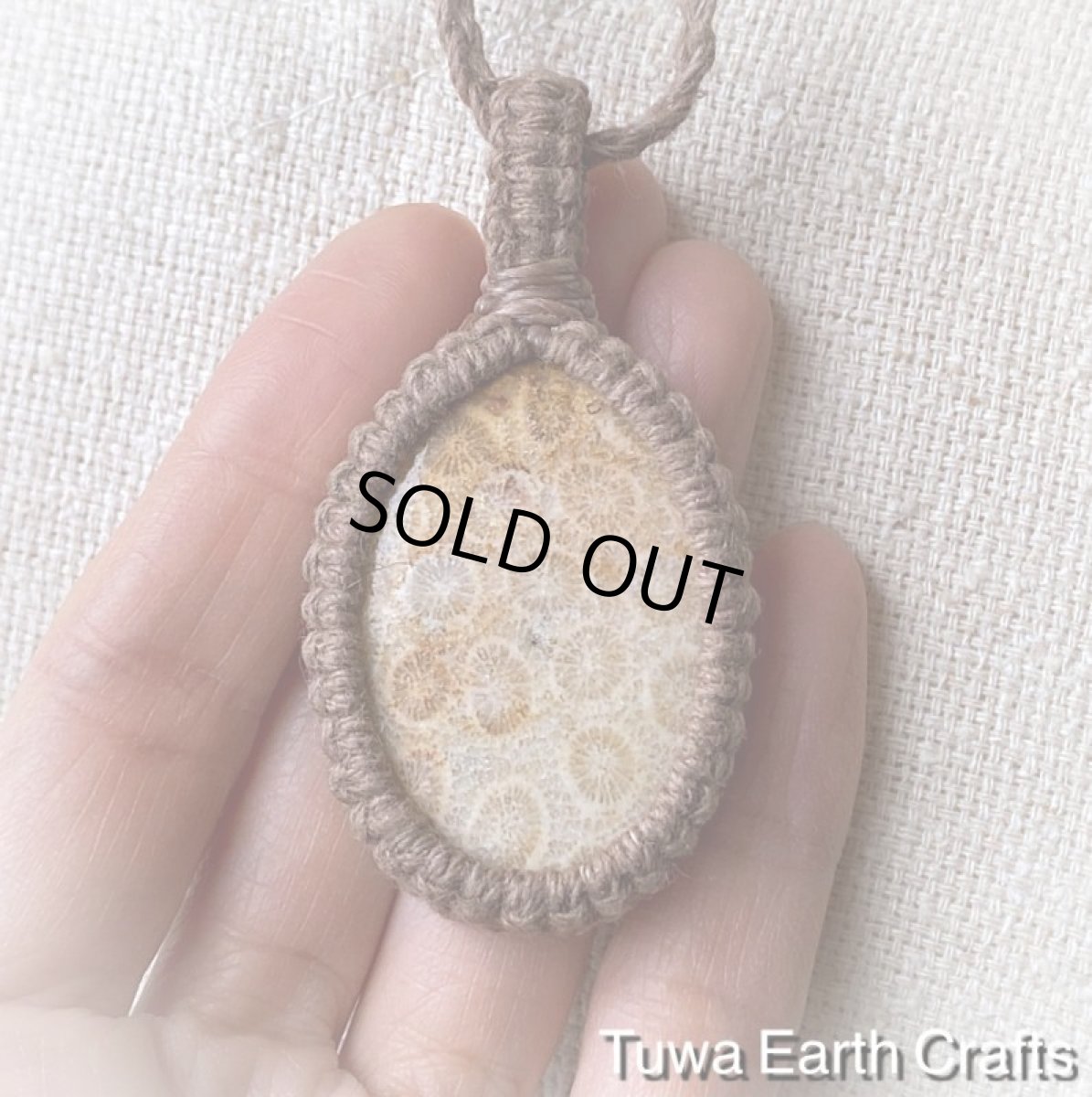 画像5: 地球と身体に優しいヘンプ素材🌏🌿大ぶり高品質フォッシルコーラル（インドネシア産）珊瑚化石 ペンダント・ネックレス シンプル★フォシルコーラル 麻ナチュラル天然素材マクラメ天然石お守りアクセサリー (5)