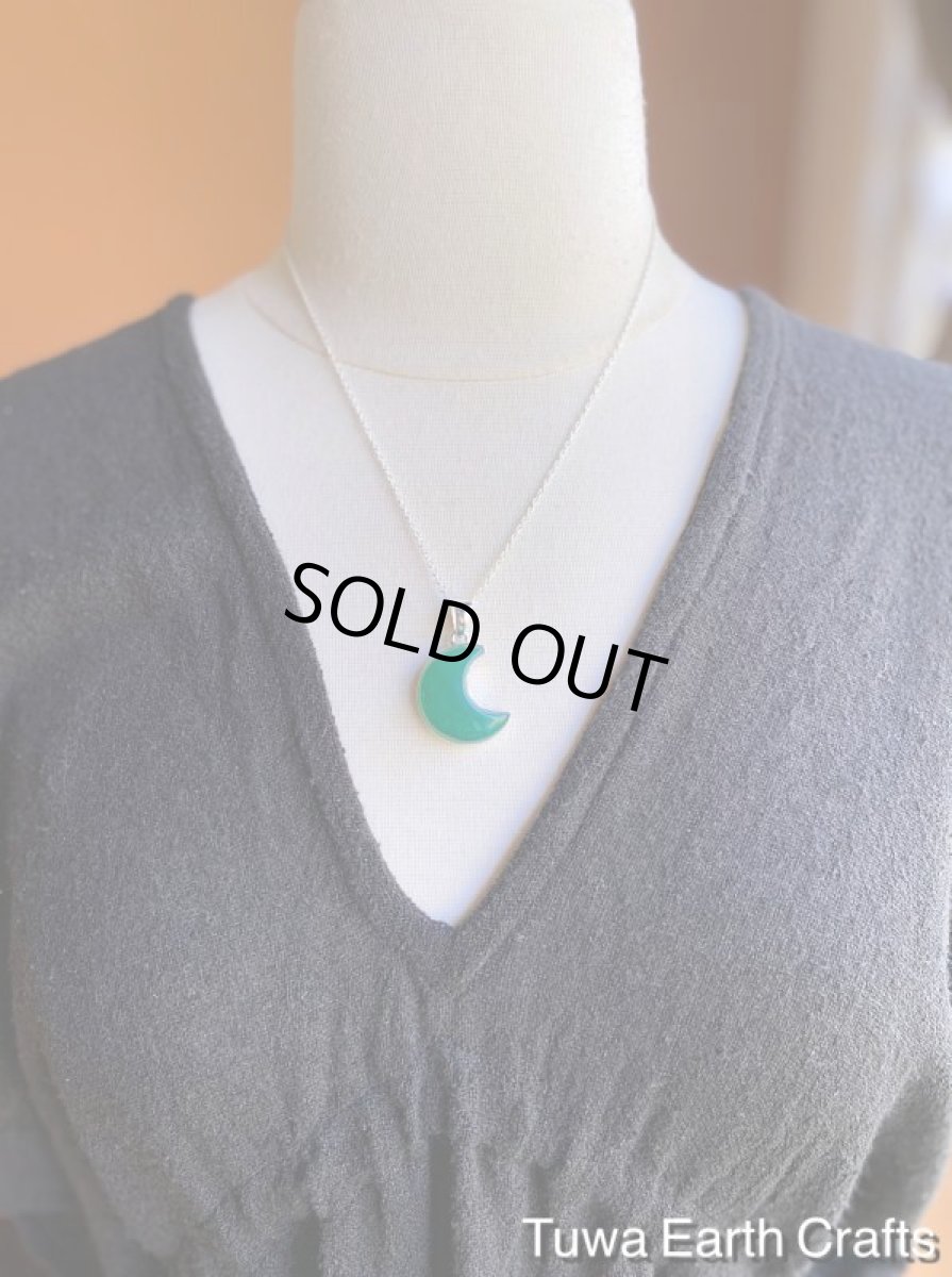 画像9: 三日月型🌙 高品質グリーンオニキス ペンダントトップ★グリーン瑪瑙アゲート パワーストーンお守り天然石アクセサリー　ヒーリングストーン ジュエリー (9)