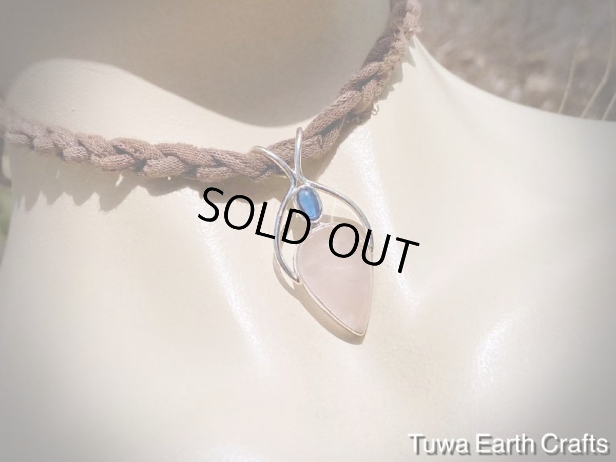 画像17: 【自己肯定・自信】1点物大ぶり高品質ローズクォーツ ペンダントトップ with ブルーカイヤナイト★パワーストーン天然石アクセサリー ヒーリングストーンお守りジュエリー (17)