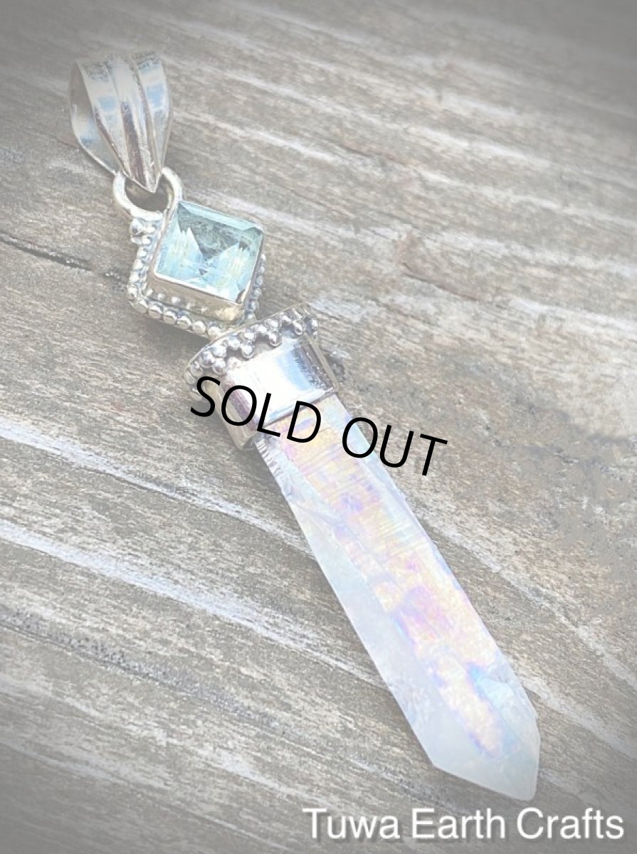 画像2: 1点物 オーロラ色 高品質エンジェルオーラ/レインボーオーラ ペンダントトップ with 宝石質ブルートパーズ*ヒーリングクリスタルアクセサリー天然石お守りジュエリー (2)