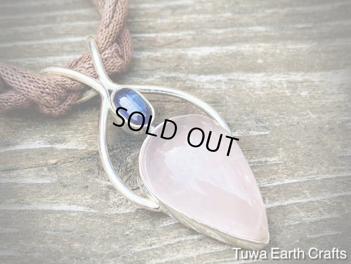画像11: 【自己肯定・自信】1点物大ぶり高品質ローズクォーツ ペンダントトップ with ブルーカイヤナイト★パワーストーン天然石アクセサリー ヒーリングストーンお守りジュエリー (11)