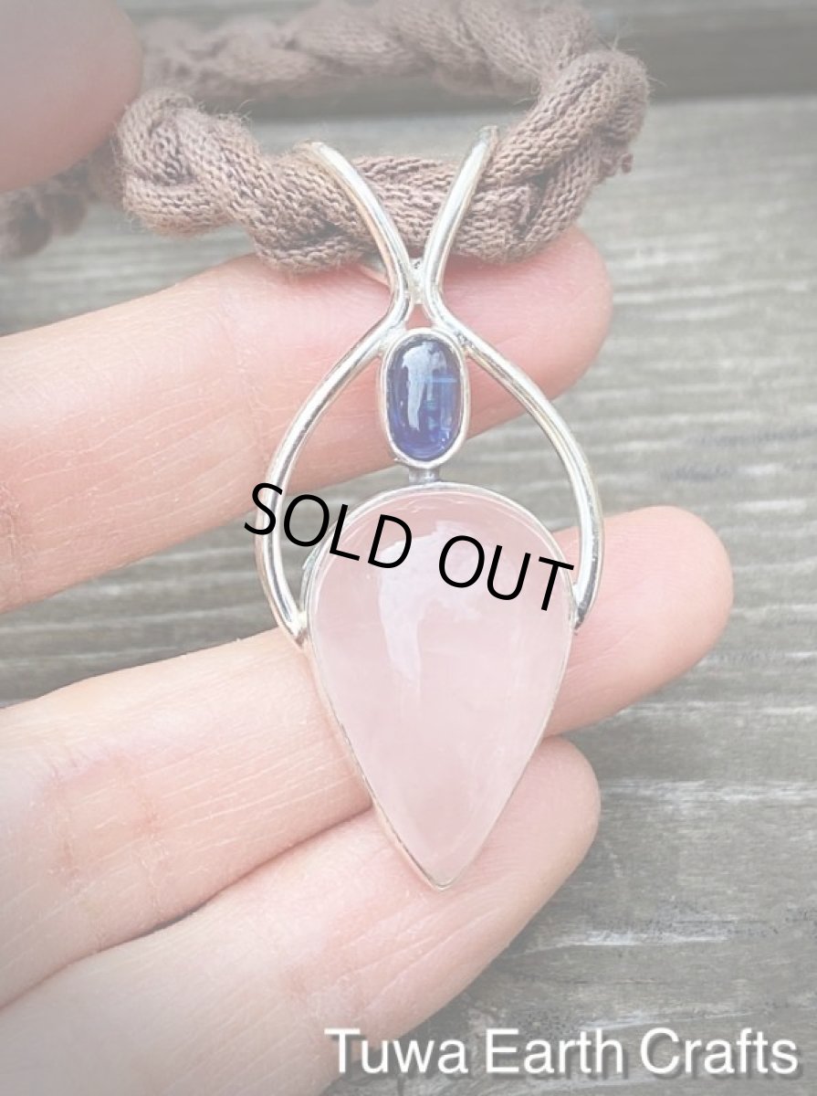 画像10: 【自己肯定・自信】1点物大ぶり高品質ローズクォーツ ペンダントトップ with ブルーカイヤナイト★パワーストーン天然石アクセサリー ヒーリングストーンお守りジュエリー (10)