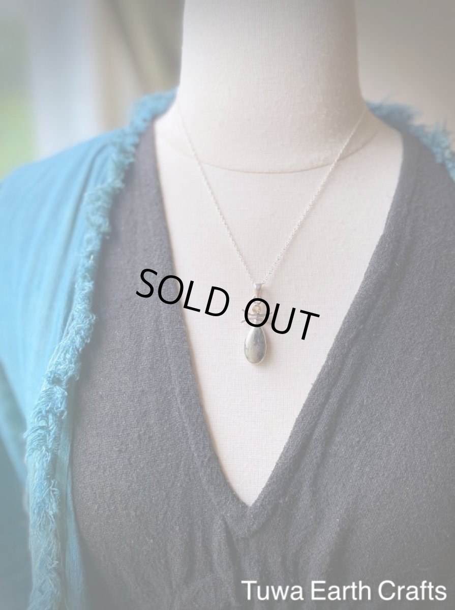 画像11: 【厄除け・自信アップ・夢の実現をサポート】 高品質ヒーラーズゴールド/アパッチゴールド ペンダントトップ with きらきら宝石質シトリン★1点物 天然石パワーストーンアクセサリー スピリチュアルお守りヒーリングクリスタルジュエリー 陰陽バランス (11)