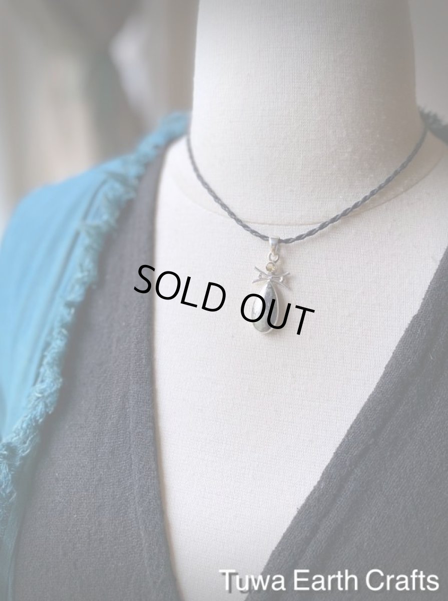 画像17: 【厄除け・自信アップ・夢の実現をサポート】 高品質ヒーラーズゴールド/アパッチゴールド ペンダントトップ with きらきら宝石質シトリン★1点物 天然石パワーストーンアクセサリー スピリチュアルお守りヒーリングクリスタルジュエリー 陰陽バランス (17)