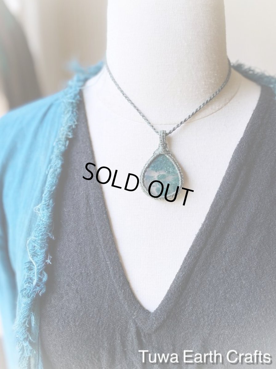 画像4: 【自然との繋がり・農耕民族お守り🌿】大ぶり高品質アフリカ産モスアゲート・苔瑪瑙　ペンダント・ネックレス　シンプル&ナチュラル １点もの　マクラメアクセサリー ヒーリングジュエリー　天然石 ハンドメイド (4)