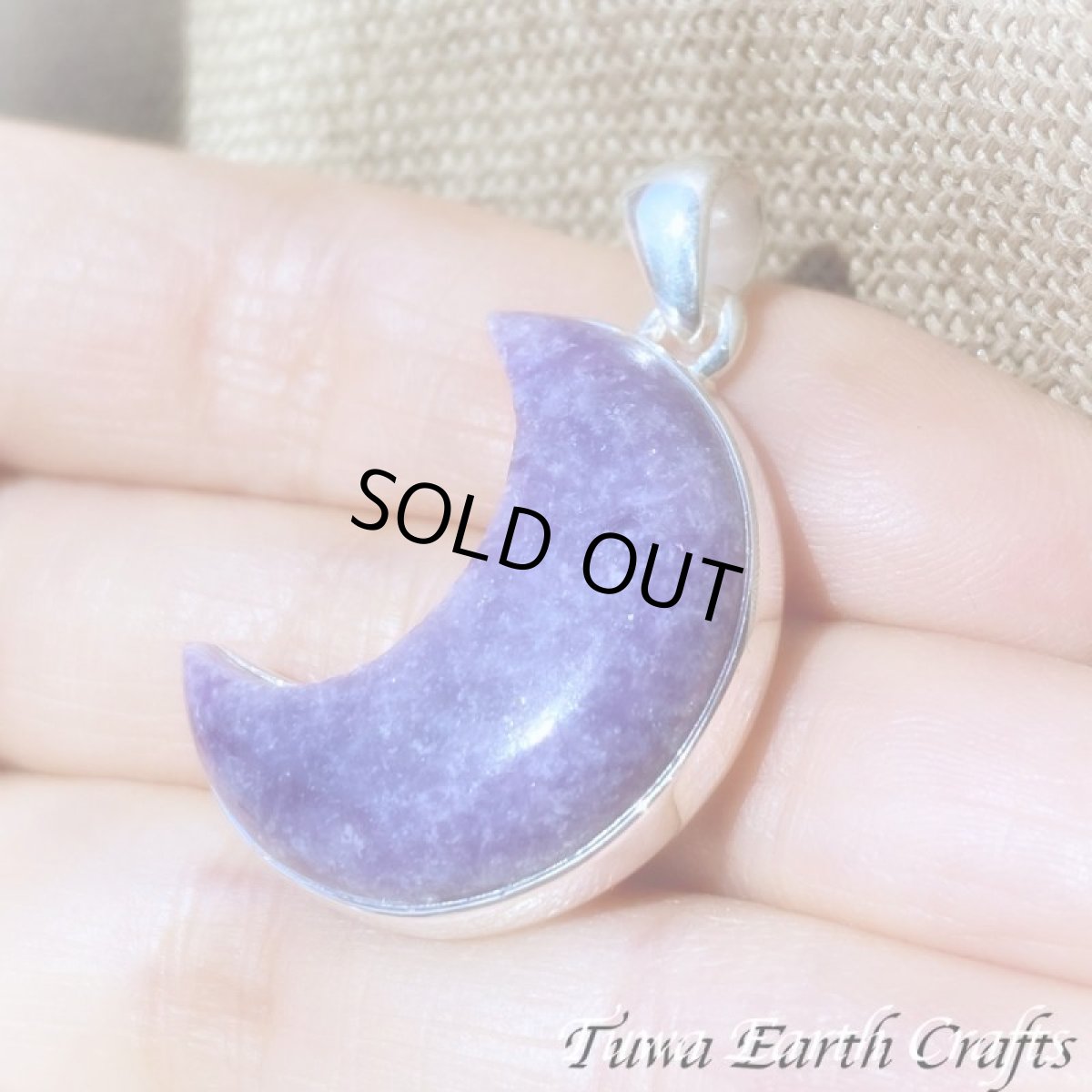 画像7: 【変革の石】三日月型🌛✨ キラキラ高品質パープルレピドライト ペンダントトップ　大ぶり 天然石パワーストーンお守りアクセサリー ヒーリングジュエリー　ムーン (7)