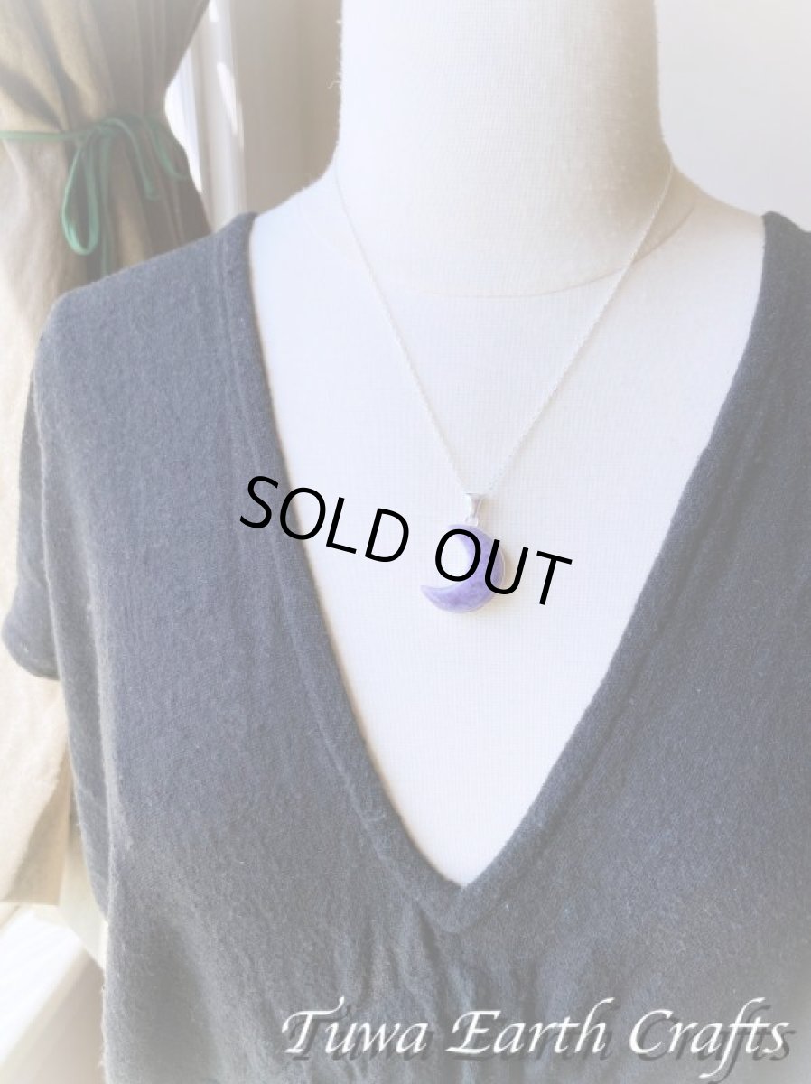 画像13: 【変革の石】三日月型🌛✨ キラキラ高品質パープルレピドライト ペンダントトップ　大ぶり 天然石パワーストーンお守りアクセサリー ヒーリングジュエリー　ムーン (13)