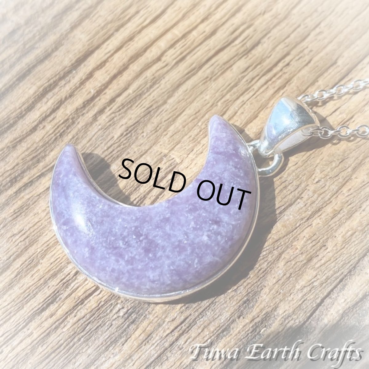 画像9: 【変革の石】三日月型🌛✨ キラキラ高品質パープルレピドライト ペンダントトップ　大ぶり 天然石パワーストーンお守りアクセサリー ヒーリングジュエリー　ムーン (9)
