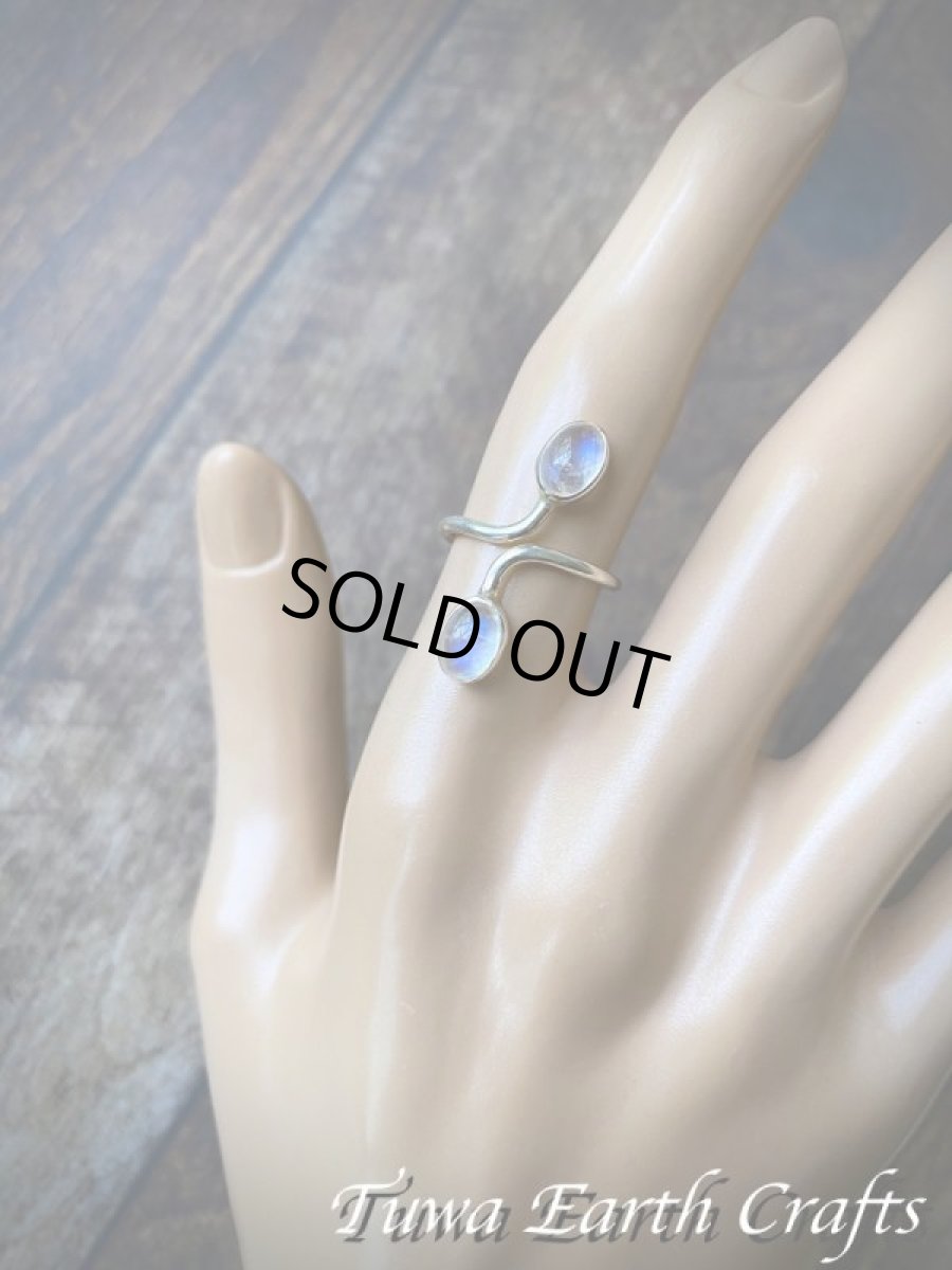 画像2: 【直感力アップ・潜在能力を引き出す】高品質ブルームーンストーン リング指輪 サイズ調節可能 オープンリング★3号 4号 5号 6号 7号 8号 9号 10号 11号 12号 13号 14号 15号 16号  天然石パワーストーンアクセサリー スピリチュアル (2)