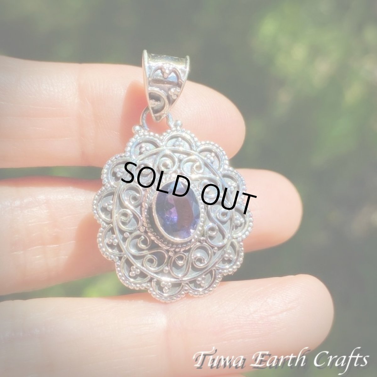 画像1: 【自分らしさ・人生の羅針盤】キラキラ 高品質 アイオライト ペンダント ヒーリングストーン ジュエリー 1点もの 天然石パワーストーンお守りアクセサリー ヒーリングストーン スピリチュアルジュエリー (1)