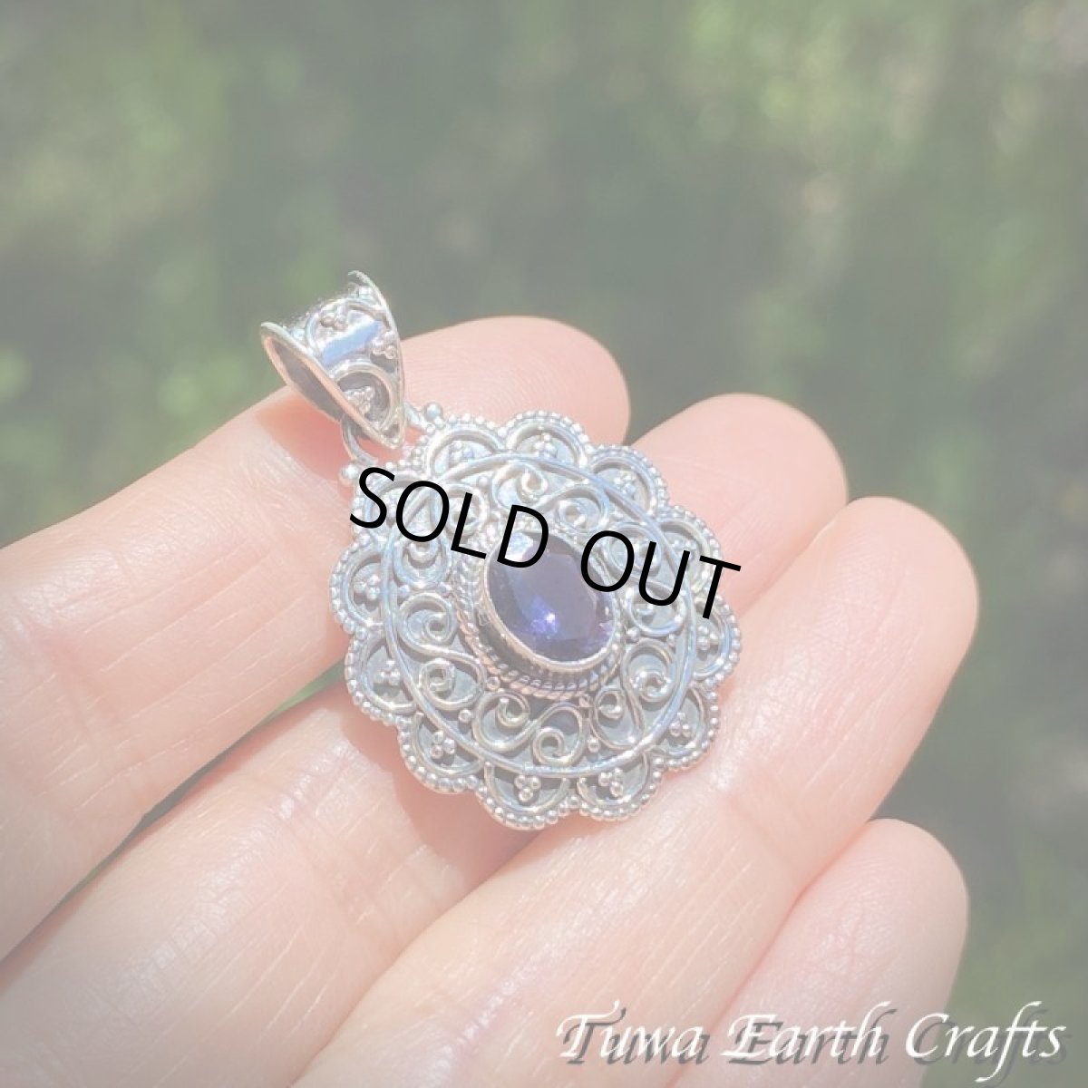 画像2: 【自分らしさ・人生の羅針盤】キラキラ 高品質 アイオライト ペンダント ヒーリングストーン ジュエリー 1点もの 天然石パワーストーンお守りアクセサリー ヒーリングストーン スピリチュアルジュエリー (2)