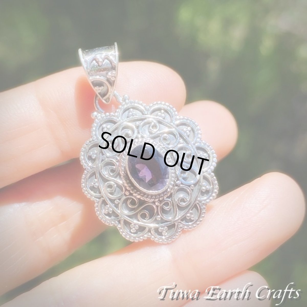 画像3: 【自分らしさ・人生の羅針盤】キラキラ 高品質 アイオライト ペンダント ヒーリングストーン ジュエリー 1点もの 天然石パワーストーンお守りアクセサリー ヒーリングストーン スピリチュアルジュエリー (3)