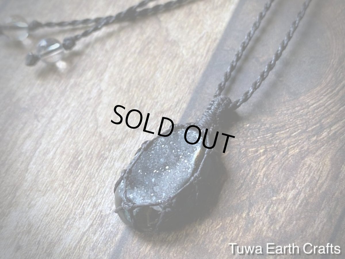 画像9: 【魔除け・厄除けお守り石】高品質きらきらドルジークォーツ入りブラックアゲート/ブラックオニキス/黒瑪瑙ペンダント・ネックレス　黒紐　金属アレルギー対応　シンプル＆ナチュラル　マクラメ　ヒーリングストーン (9)