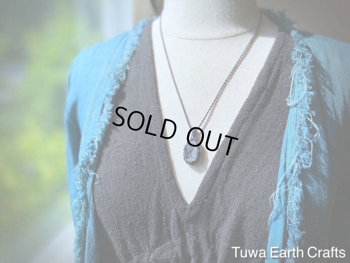 画像25: 【魔除け・厄除けお守り石】高品質きらきらドルジークォーツ入りブラックアゲート/ブラックオニキス/黒瑪瑙ペンダント・ネックレス　黒紐　金属アレルギー対応　シンプル＆ナチュラル　マクラメ　ヒーリングストーン (25)