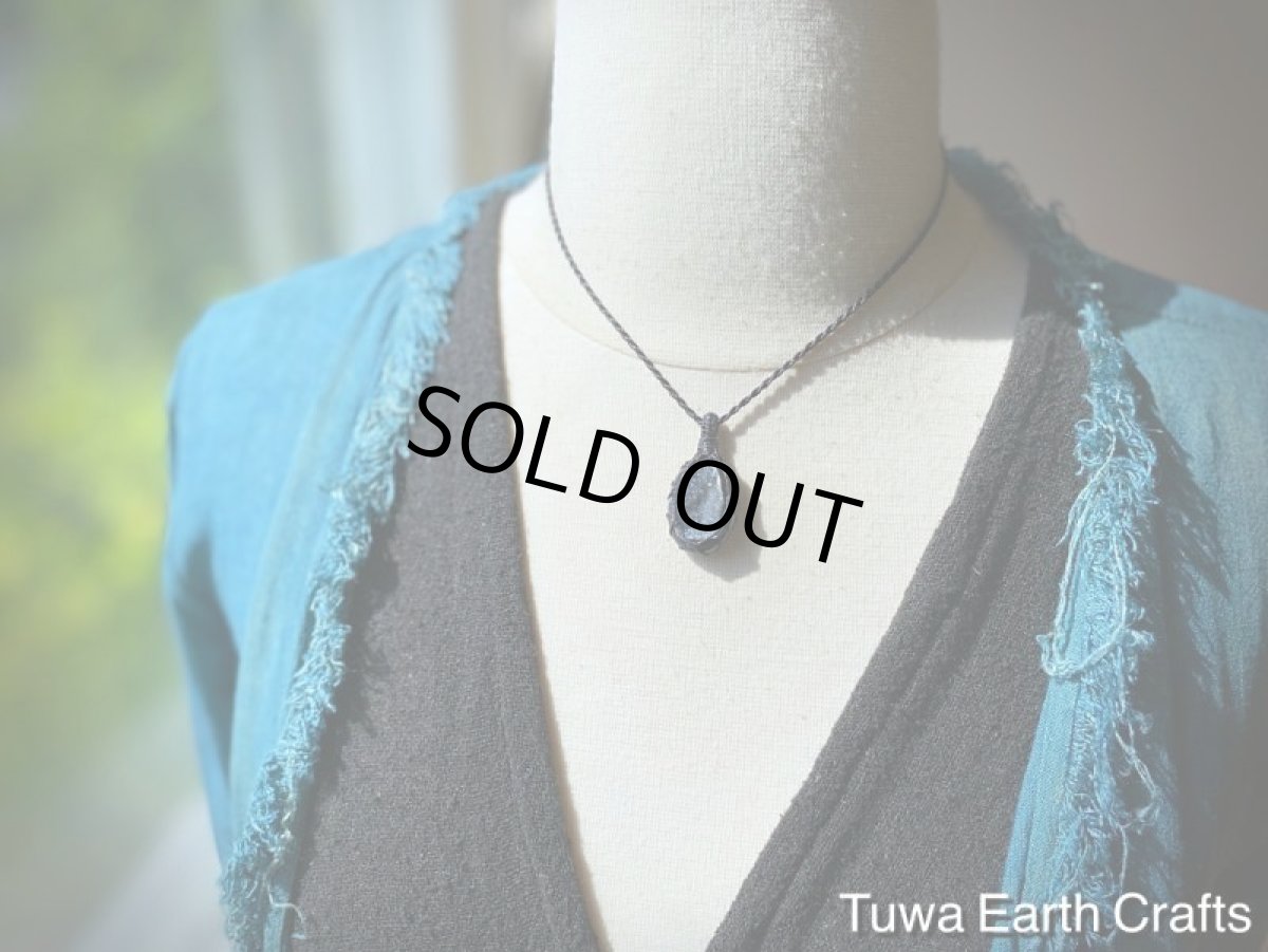 画像23: 【魔除け・厄除けお守り石】高品質きらきらドルジークォーツ入りブラックアゲート/ブラックオニキス/黒瑪瑙ペンダント・ネックレス　黒紐　金属アレルギー対応　シンプル＆ナチュラル　マクラメ　ヒーリングストーン (23)