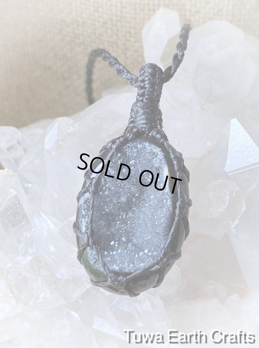 画像7: 【魔除け・厄除けお守り石】高品質きらきらドルジークォーツ入りブラックアゲート/ブラックオニキス/黒瑪瑙ペンダント・ネックレス　黒紐　金属アレルギー対応　シンプル＆ナチュラル　マクラメ　ヒーリングストーン (7)