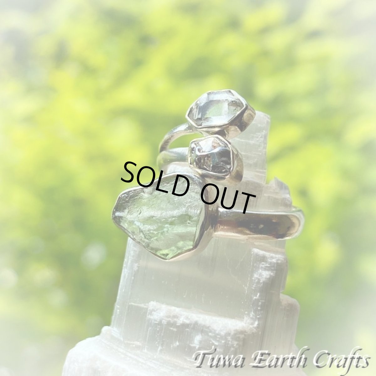 画像3: 宇宙から来た希少石♪ 高品質モルダバイト原石リング指輪 with カンポデルシエロ隕石 &ハーキマーダイヤモンド（両剣水晶） サイズ調節可能オープンリング 6号 7号 8号 9号 10号 11号 12号 13号 14号 15号 16号 17号 18号 19号 天然石ジュエリー お守りアクセサリー　 (3)