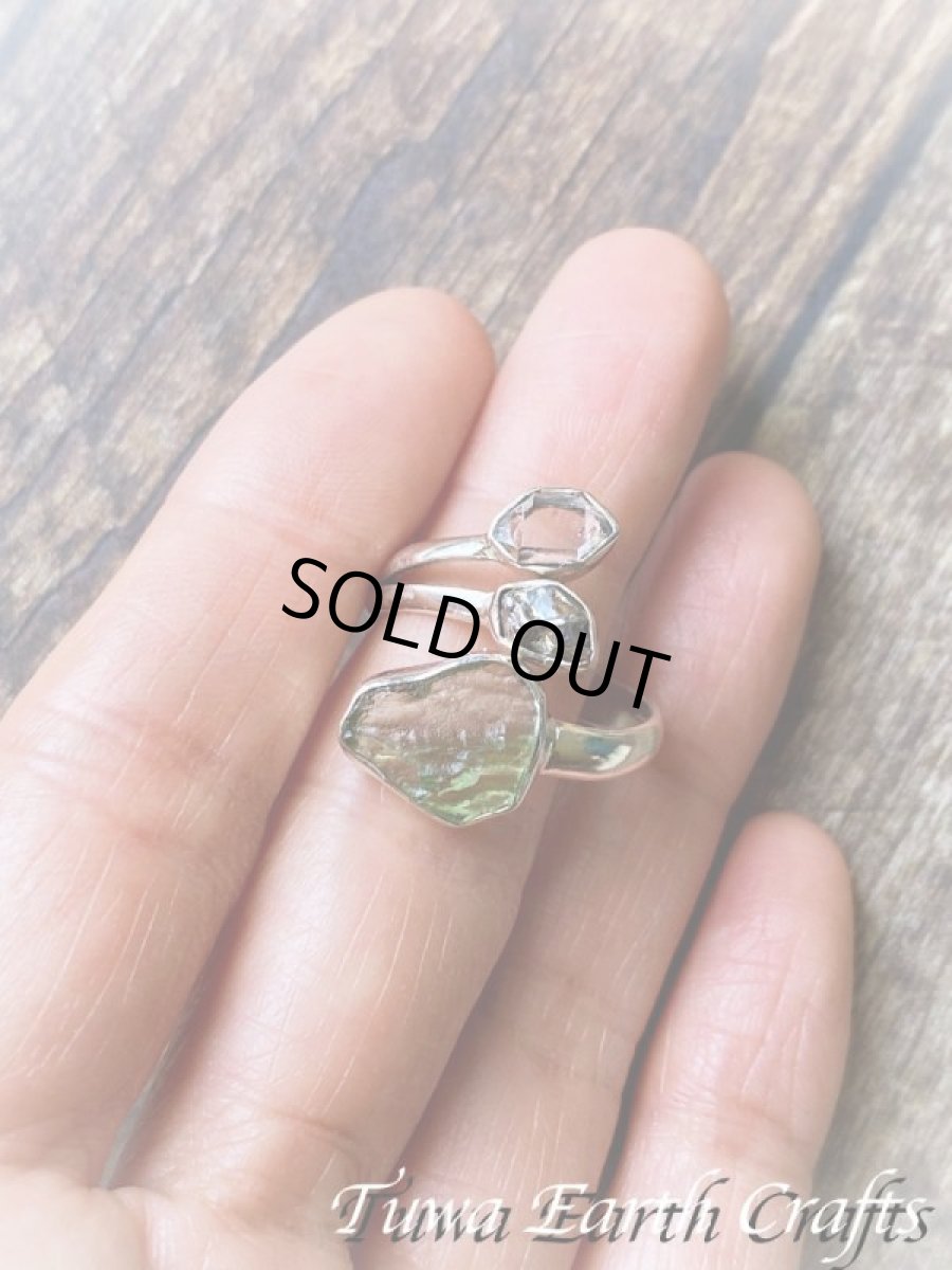 画像2: 宇宙から来た希少石♪ 高品質モルダバイト原石リング指輪 with カンポデルシエロ隕石 &ハーキマーダイヤモンド（両剣水晶） サイズ調節可能オープンリング 6号 7号 8号 9号 10号 11号 12号 13号 14号 15号 16号 17号 18号 19号 天然石ジュエリー お守りアクセサリー　 (2)