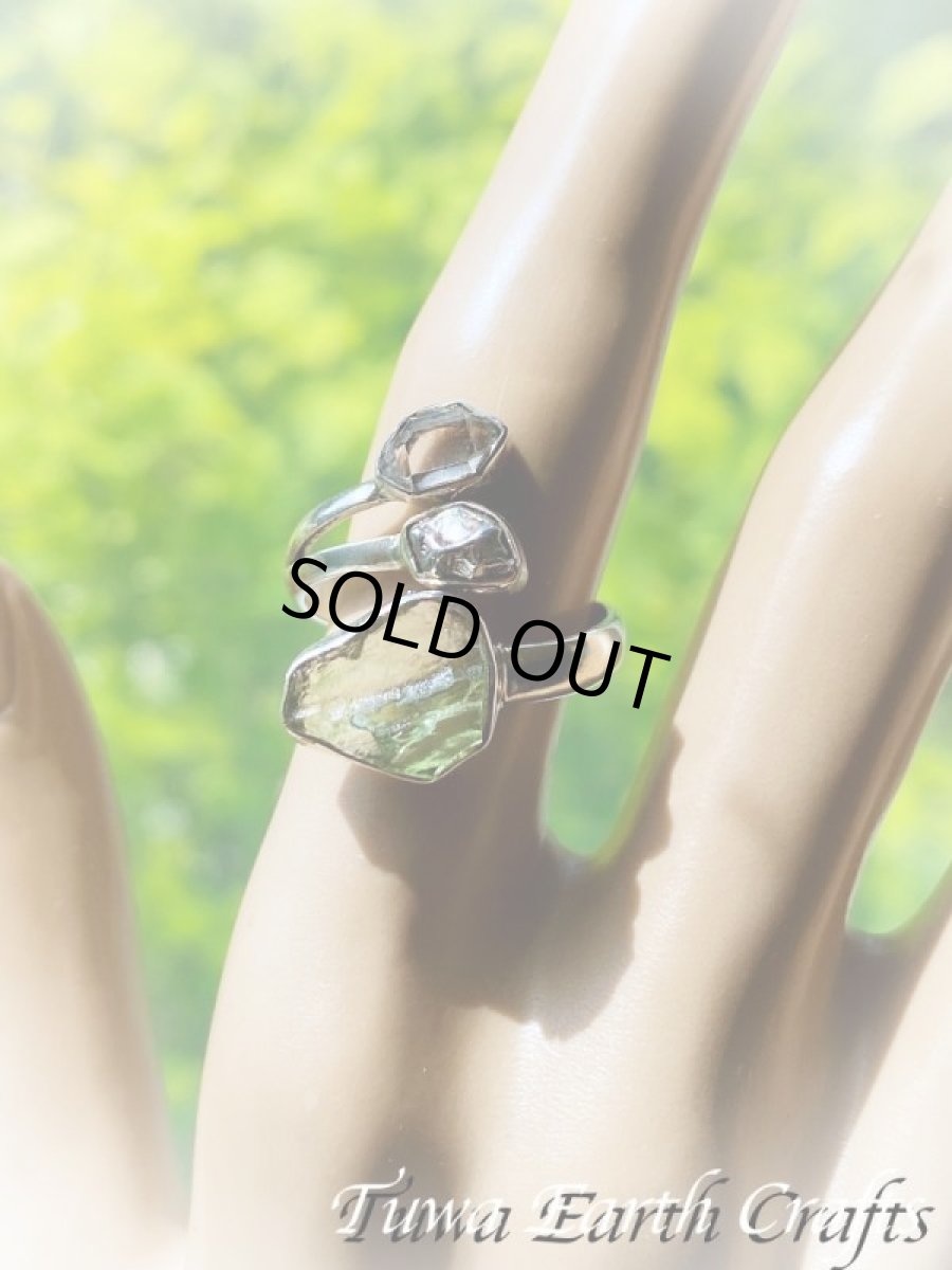 画像32: 宇宙から来た希少石♪ 高品質モルダバイト原石リング指輪 with カンポデルシエロ隕石 &ハーキマーダイヤモンド（両剣水晶） サイズ調節可能オープンリング 6号 7号 8号 9号 10号 11号 12号 13号 14号 15号 16号 17号 18号 19号 天然石ジュエリー お守りアクセサリー　 (32)