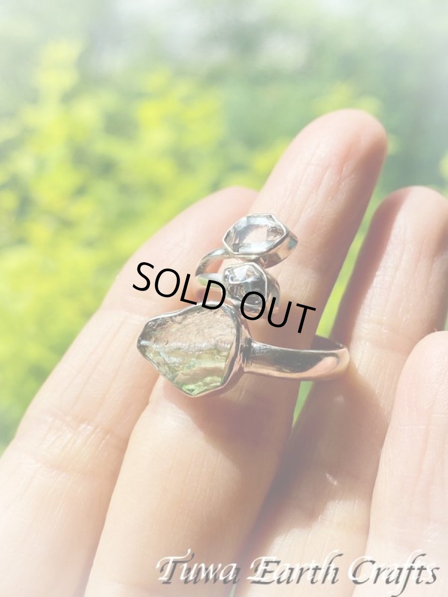 画像27: 宇宙から来た希少石♪ 高品質モルダバイト原石リング指輪 with カンポデルシエロ隕石 &ハーキマーダイヤモンド（両剣水晶） サイズ調節可能オープンリング 6号 7号 8号 9号 10号 11号 12号 13号 14号 15号 16号 17号 18号 19号 天然石ジュエリー お守りアクセサリー　 (27)