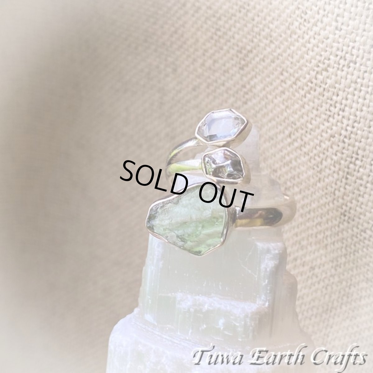 画像40: 宇宙から来た希少石♪ 高品質モルダバイト原石リング指輪 with カンポデルシエロ隕石 &ハーキマーダイヤモンド（両剣水晶） サイズ調節可能オープンリング 6号 7号 8号 9号 10号 11号 12号 13号 14号 15号 16号 17号 18号 19号 天然石ジュエリー お守りアクセサリー　 (40)