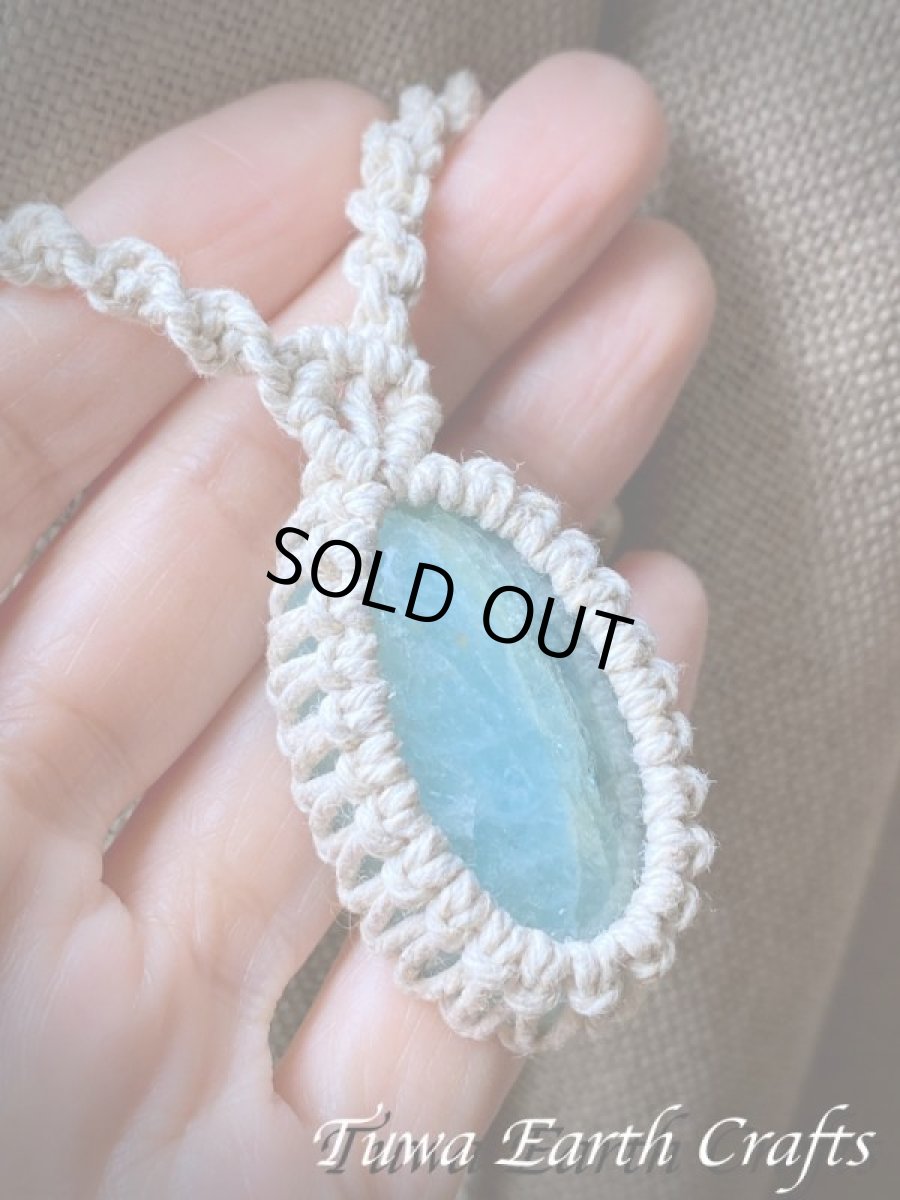 画像4: 地球と身体に優しいヘンプ素材 大ぶりアクアマリン ネックレス チョーカー ペンダント シンプル&ナチュラル 1点もの★無染色 生成り ナチュラル天然素材オーガニックファッション  ハンドメイドお守り天然石ヒーリングストーン マクラメアクセサリー (4)