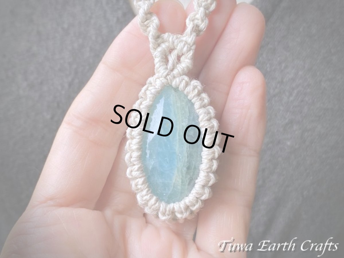 画像7: 地球と身体に優しいヘンプ素材 大ぶりアクアマリン ネックレス チョーカー ペンダント シンプル&ナチュラル 1点もの★無染色 生成り ナチュラル天然素材オーガニックファッション  ハンドメイドお守り天然石ヒーリングストーン マクラメアクセサリー (7)