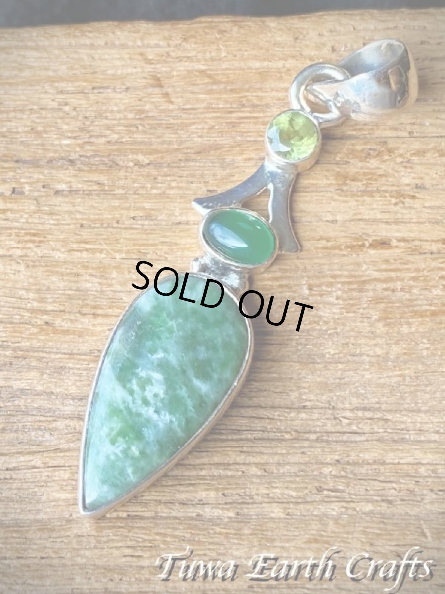 画像2: 【生命力アップ・解毒・精神安定】高品質ダイオプテーズ（カザフスタン産）ペンダントトップ with 宝石質ペリドット＆グリーンオニキス★翠銅鉱 厄除けお守りパワーストーン 天然石ジュエリー ヒーリングストーン　アクセサリー (2)