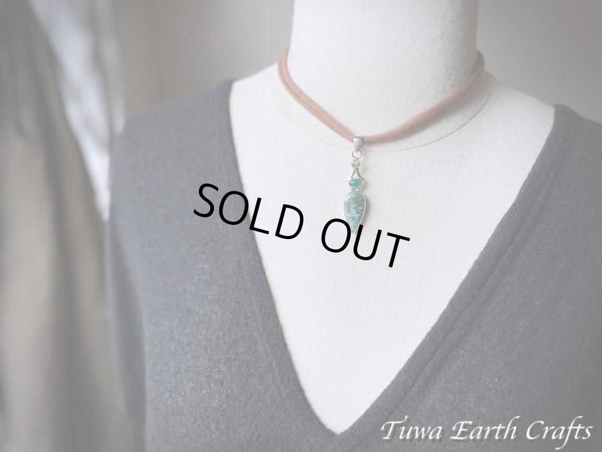 画像9: 【生命力アップ・解毒・精神安定】高品質ダイオプテーズ（カザフスタン産）ペンダントトップ with 宝石質ペリドット＆グリーンオニキス★翠銅鉱 厄除けお守りパワーストーン 天然石ジュエリー ヒーリングストーン　アクセサリー (9)