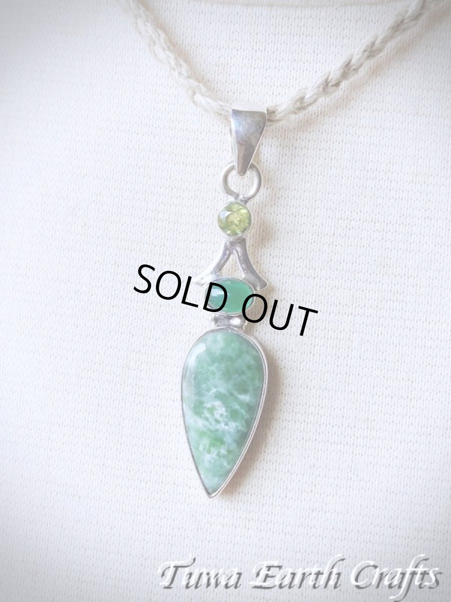 画像15: 【生命力アップ・解毒・精神安定】高品質ダイオプテーズ（カザフスタン産）ペンダントトップ with 宝石質ペリドット＆グリーンオニキス★翠銅鉱 厄除けお守りパワーストーン 天然石ジュエリー ヒーリングストーン　アクセサリー (15)
