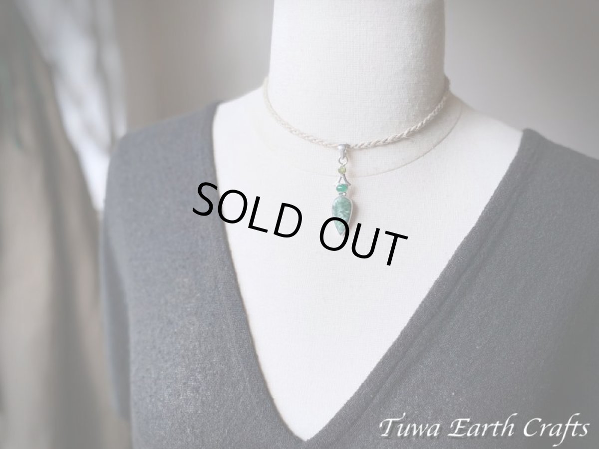 画像13: 【生命力アップ・解毒・精神安定】高品質ダイオプテーズ（カザフスタン産）ペンダントトップ with 宝石質ペリドット＆グリーンオニキス★翠銅鉱 厄除けお守りパワーストーン 天然石ジュエリー ヒーリングストーン　アクセサリー (13)