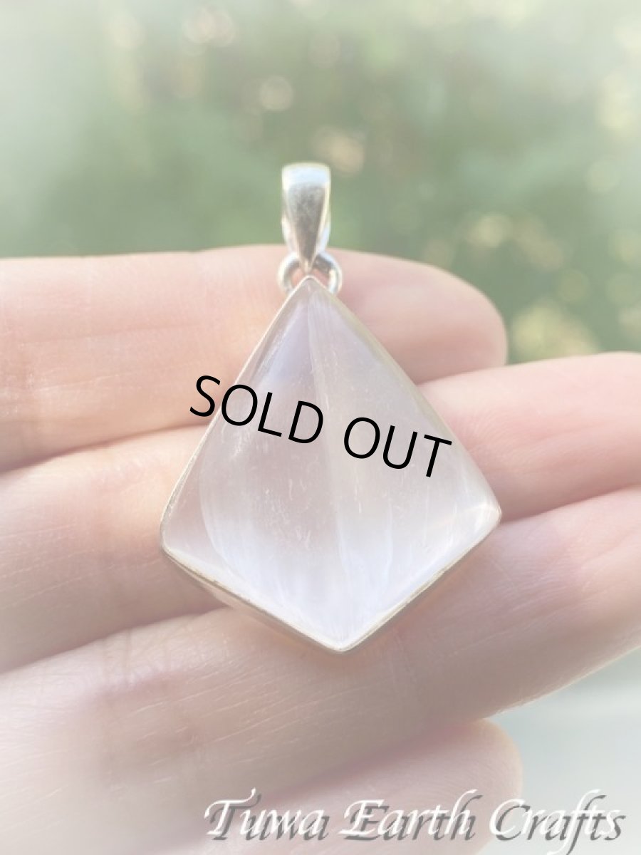 画像3: 【浄化・夢の実現・決断力アップ】 高品質セレナイト ペンダントトップ キャッツアイ効果★1点ものパワーストーンお守り天然石アクセサリー ヒーリングストーンジュエリー (3)