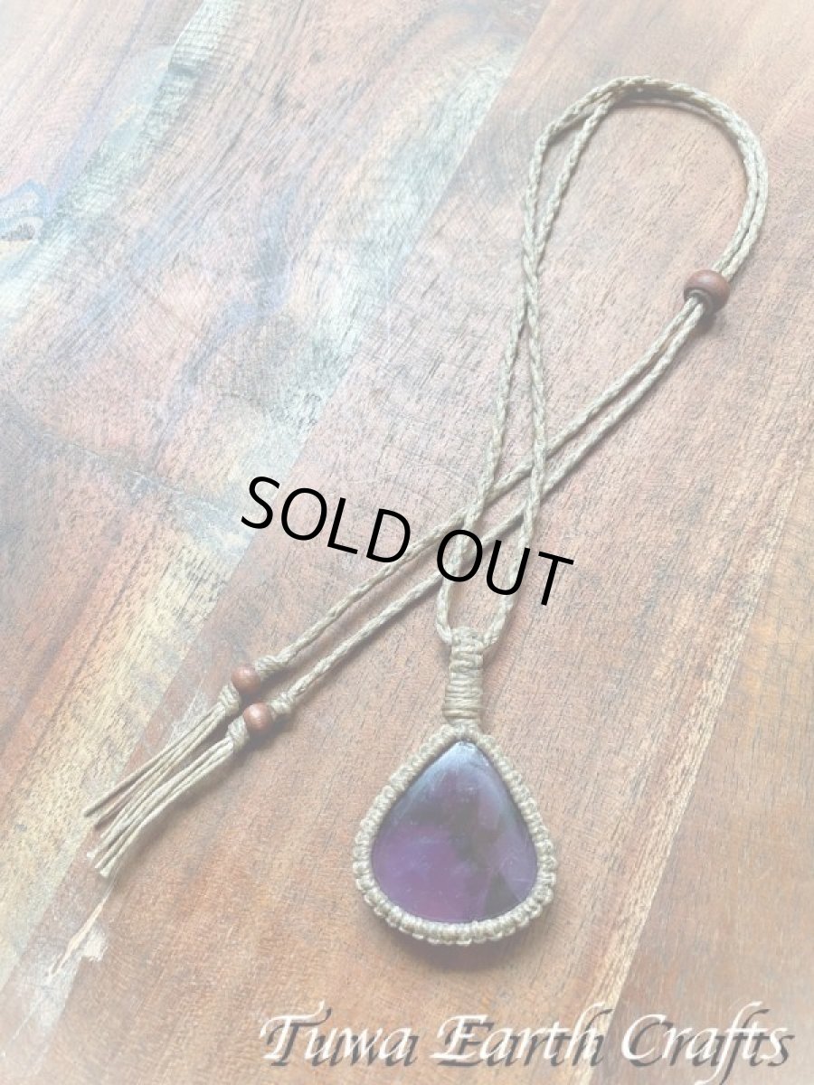 画像16: 地球と身体に優しいリネン素材 大ぶり高品質ファントムアメジスト ネックレス チョーカー ペンダント トラピッチェ紫水晶 シンプル＆ナチュラル 1点もの★無染色 天然素材 オーガニック ハンドメイドお守り天然石ヒーリングストーン マクラメアクセサリー (16)