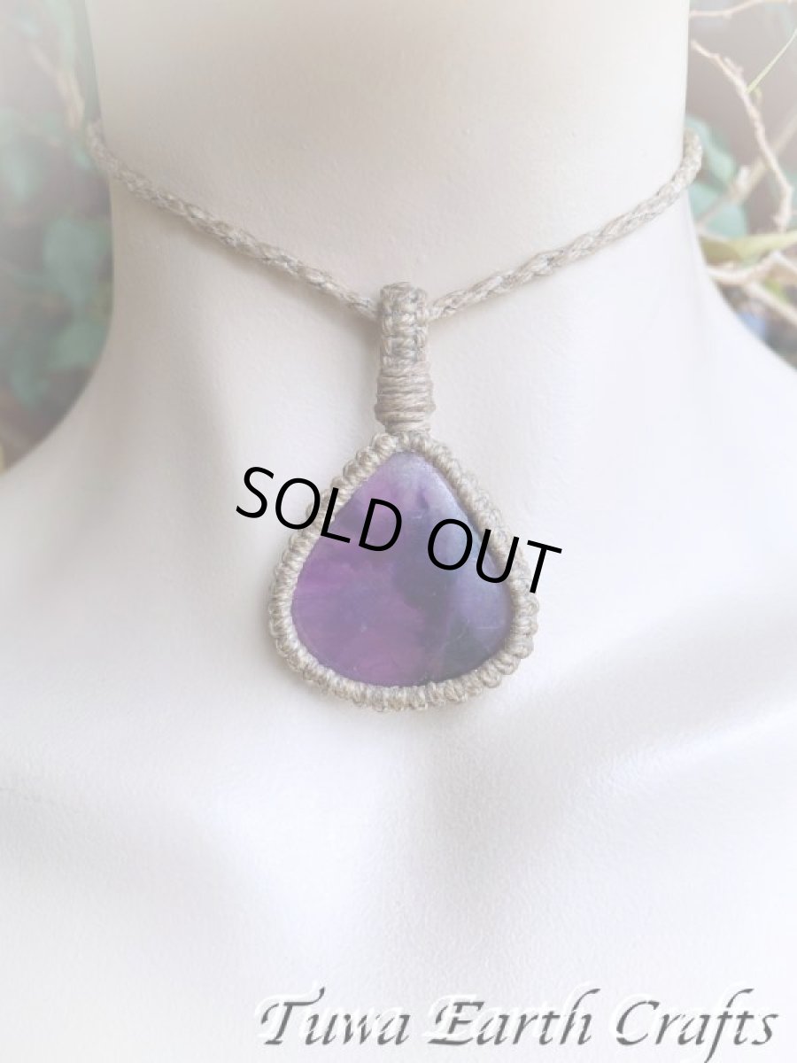 画像6: 地球と身体に優しいリネン素材 大ぶり高品質ファントムアメジスト ネックレス チョーカー ペンダント トラピッチェ紫水晶 シンプル＆ナチュラル 1点もの★無染色 天然素材 オーガニック ハンドメイドお守り天然石ヒーリングストーン マクラメアクセサリー (6)