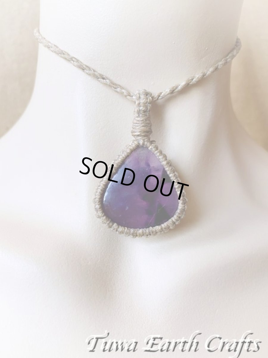 画像8: 地球と身体に優しいリネン素材 大ぶり高品質ファントムアメジスト ネックレス チョーカー ペンダント トラピッチェ紫水晶 シンプル＆ナチュラル 1点もの★無染色 天然素材 オーガニック ハンドメイドお守り天然石ヒーリングストーン マクラメアクセサリー (8)