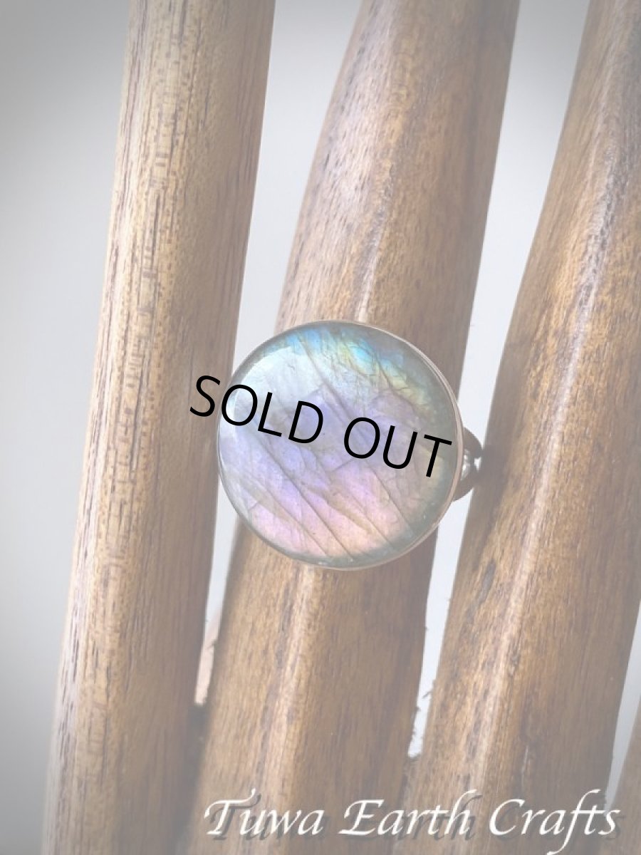 画像10: 【夢の実現をサポート】まんまる満月型 大ぶりレア 高品質 虹色レインボーラブラドライトリング ピンク・パープル・ブルー・グリーン オレンジ 指輪 17号 1点物 ヒーリングジュエリー お守り天然石 パワーストーンアクセサリー (10)