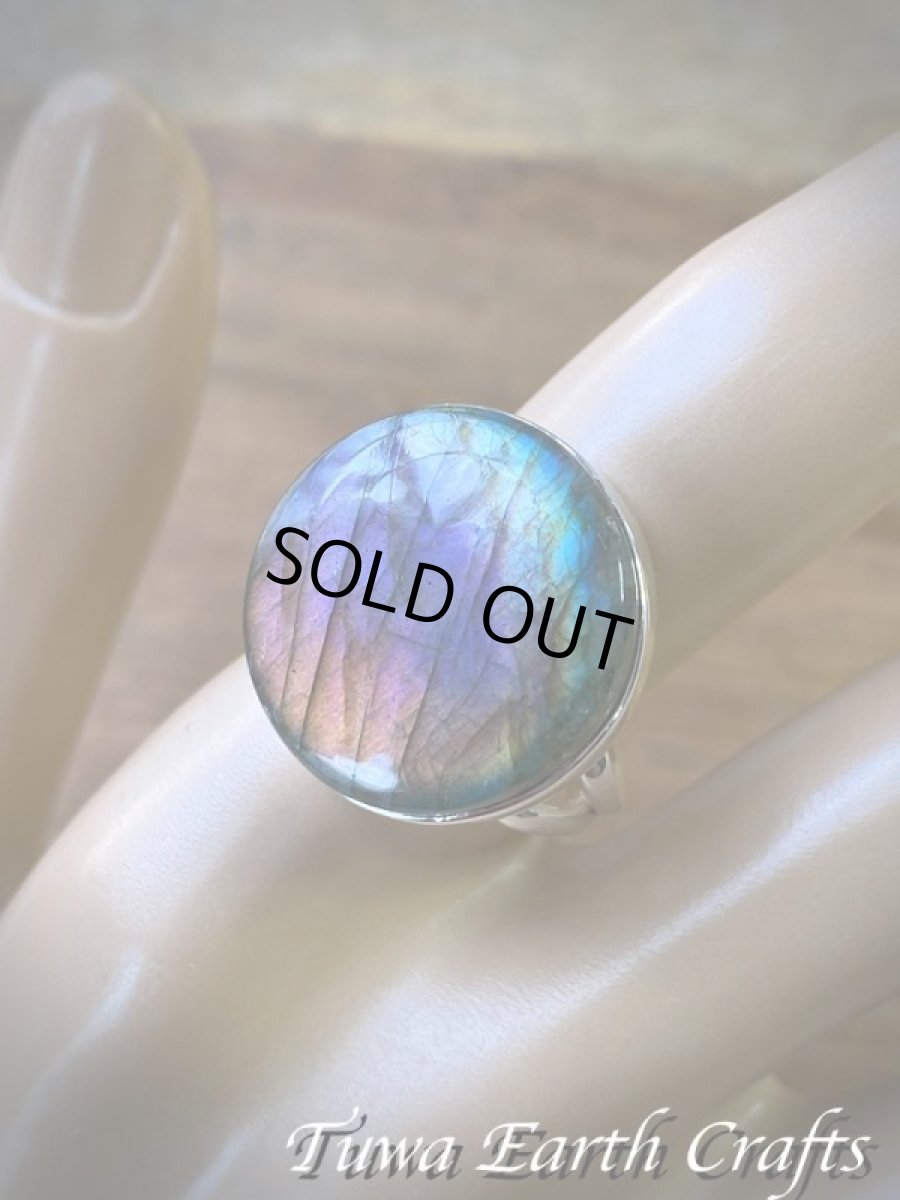 画像23: 【夢の実現をサポート】まんまる満月型 大ぶりレア 高品質 虹色レインボーラブラドライトリング ピンク・パープル・ブルー・グリーン オレンジ 指輪 17号 1点物 ヒーリングジュエリー お守り天然石 パワーストーンアクセサリー (23)