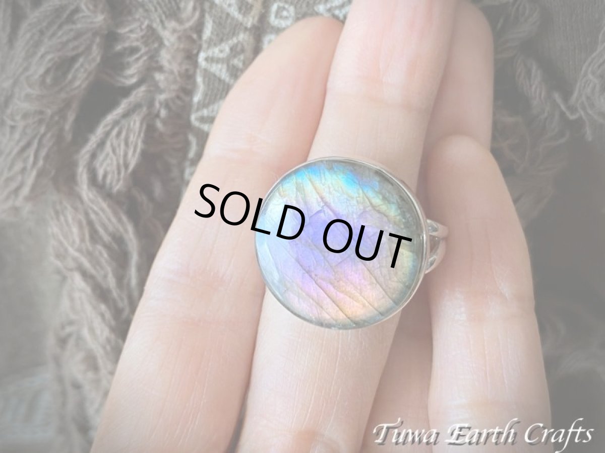 画像7: 【夢の実現をサポート】まんまる満月型 大ぶりレア 高品質 虹色レインボーラブラドライトリング ピンク・パープル・ブルー・グリーン オレンジ 指輪 17号 1点物 ヒーリングジュエリー お守り天然石 パワーストーンアクセサリー (7)