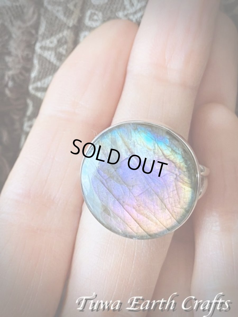 画像4: 【夢の実現をサポート】まんまる満月型 大ぶりレア 高品質 虹色レインボーラブラドライトリング ピンク・パープル・ブルー・グリーン オレンジ 指輪 17号 1点物 ヒーリングジュエリー お守り天然石 パワーストーンアクセサリー (4)