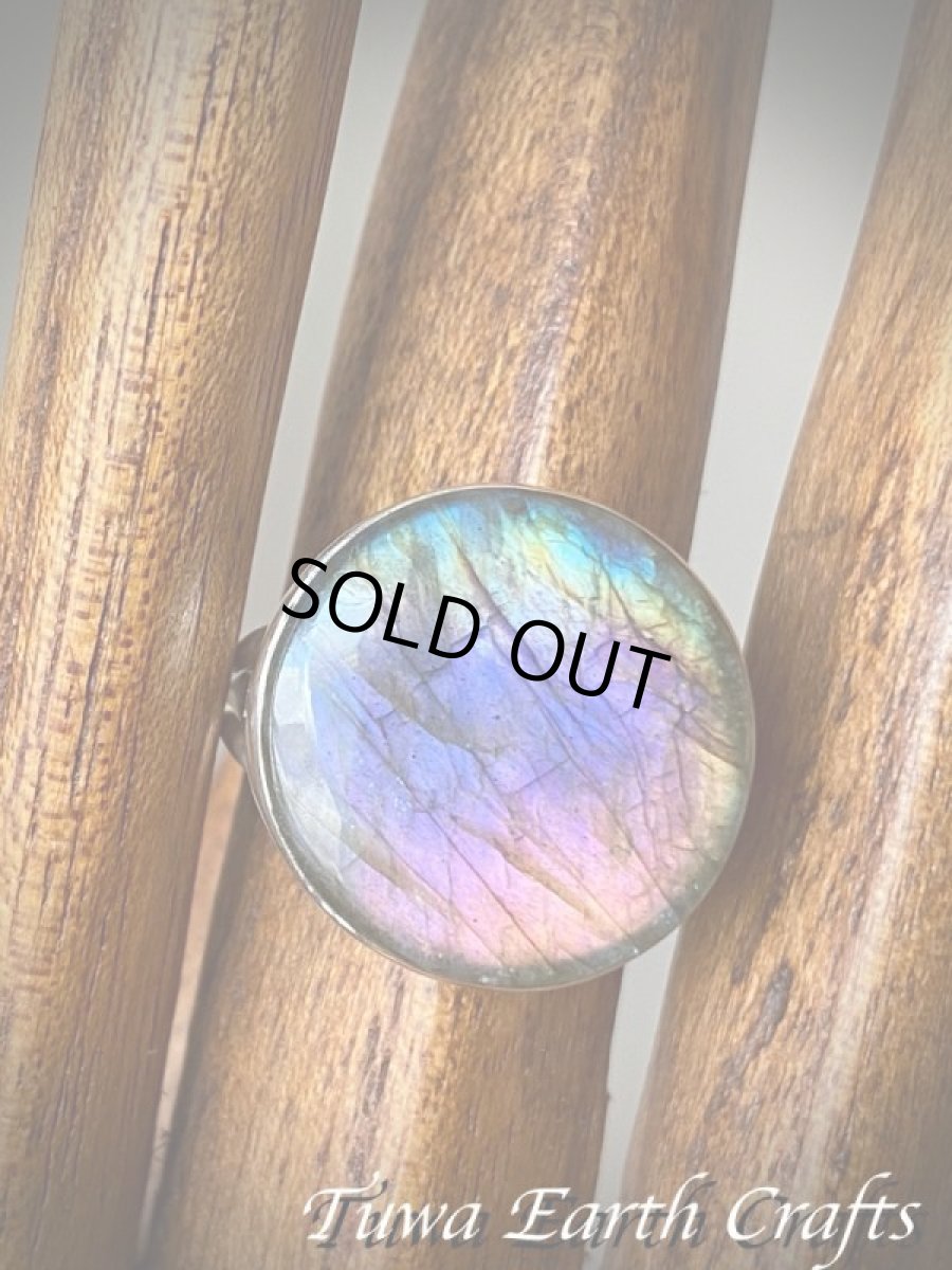 画像28: 【夢の実現をサポート】まんまる満月型 大ぶりレア 高品質 虹色レインボーラブラドライトリング ピンク・パープル・ブルー・グリーン オレンジ 指輪 17号 1点物 ヒーリングジュエリー お守り天然石 パワーストーンアクセサリー (28)