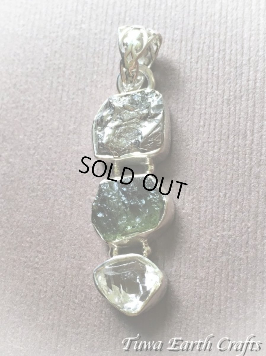 画像4: 【運気アップ・夢の実現】高品質モルダバイト原石ペンダント with カンポデルシエロ隕石 & ハーキマーダイヤモンド 天然石ジュエリー お守りアクセサリー スピリチュアル ヒーリングストーン (4)