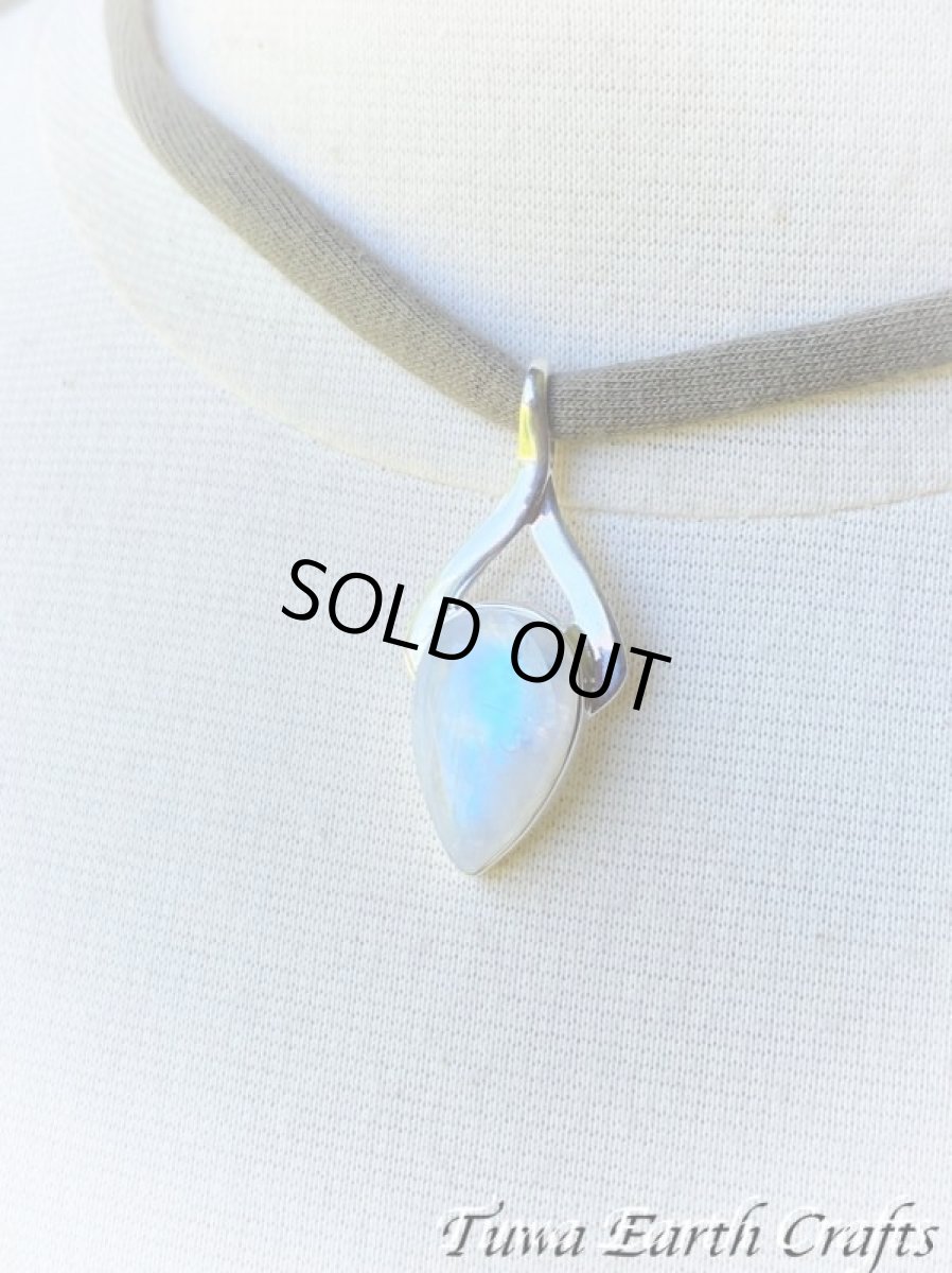 画像18: 【直感力アップ・潜在能力を引き出す】高品質大ぶりレインボームーンストーン ペンダントトップ＊ヒーリングストーン ジュエリー天然石アクセサリー スピリチュアル 恋愛成就お守り (18)