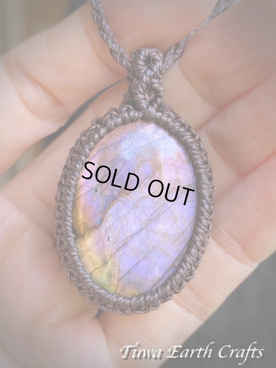 画像2: 【夢の実現・直観力アップ】高品質大ぶり幻想的 パープル ピンクラブラドライト ネックレス ペンダント＊シンプル 1点もの マクラメ ヒーリング天然石パワーストーンアクセサリー レインボーラブラドライト スピリチュアルお守りジュエリー (2)