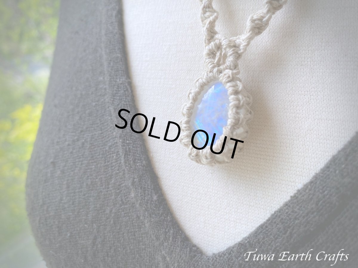 画像17: 地球と身体に優しいヘンプ素材♪ 高品質レインボームーンストーン ネックレス チョーカー 水晶★ナチュラル シンプル  オーガニックファッション ヒーリング天然石パワーストーンお守りマクラメアクセサリー (17)