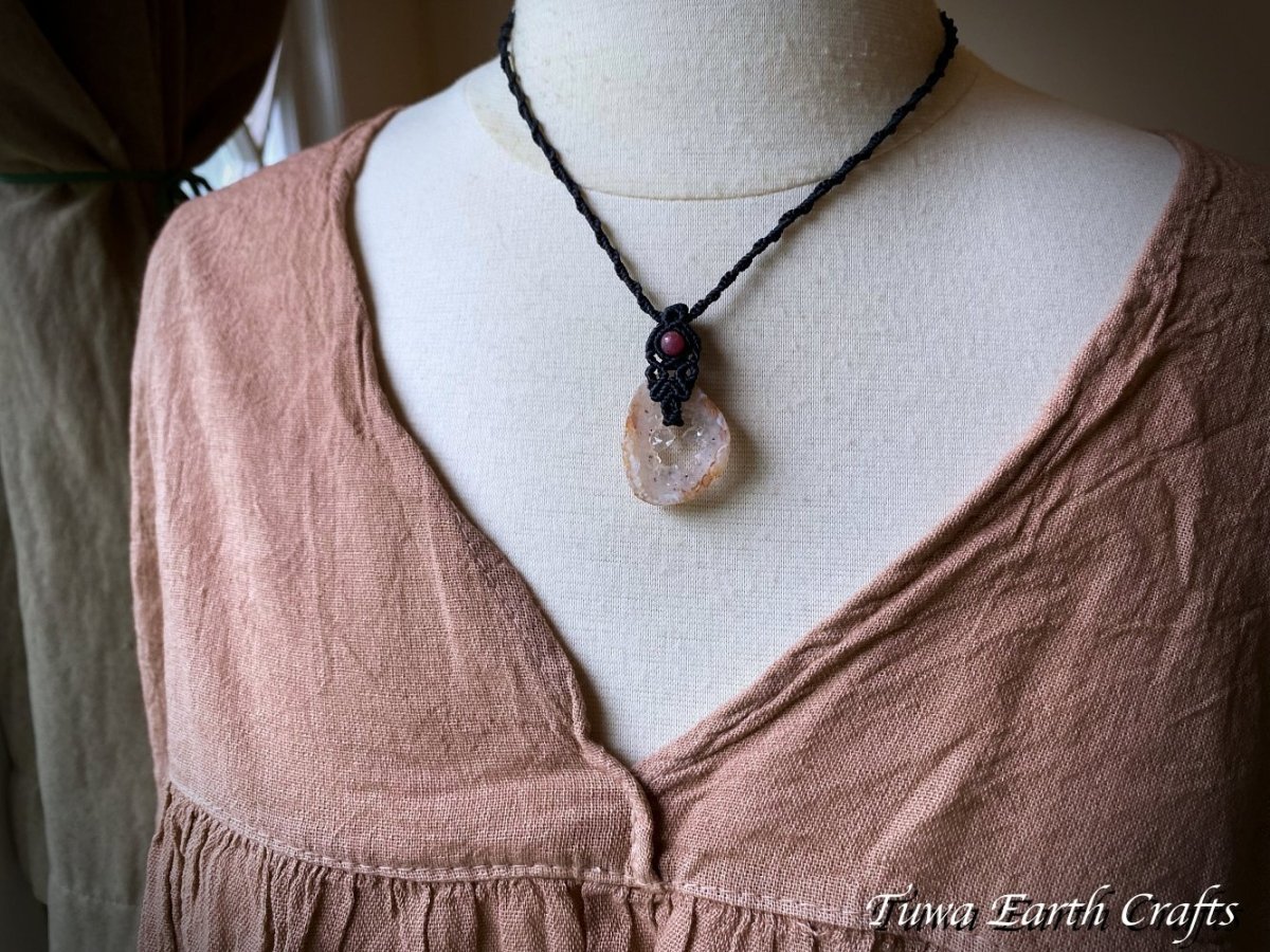 画像10: 【魔除け・浄化・癒し】高品質アゲートジオード ペンダント・ネックレス 1点もの★パワーストーン天然石 マクラメ編みアクセサリー お守り ヒーリングジュエリー (10)