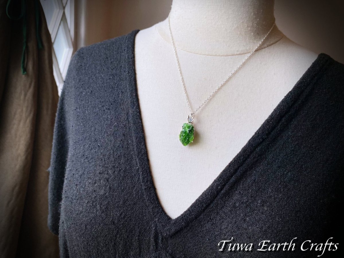 画像13: 【ストレス除去・ポジティブ思考】1点物 高品質 クロムダイオプサイド原石ペンダントトップ ダイオプサイト★ヒーリングストーン天然石ジュエリー パワーストーンお守りアクセサリー (13)