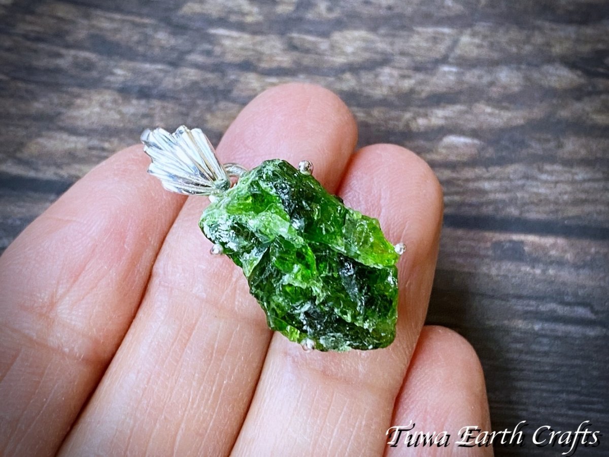 画像8: 【ストレス除去・ポジティブ思考】1点物 高品質 クロムダイオプサイド原石ペンダントトップ ダイオプサイト★ヒーリングストーン天然石ジュエリー パワーストーンお守りアクセサリー (8)