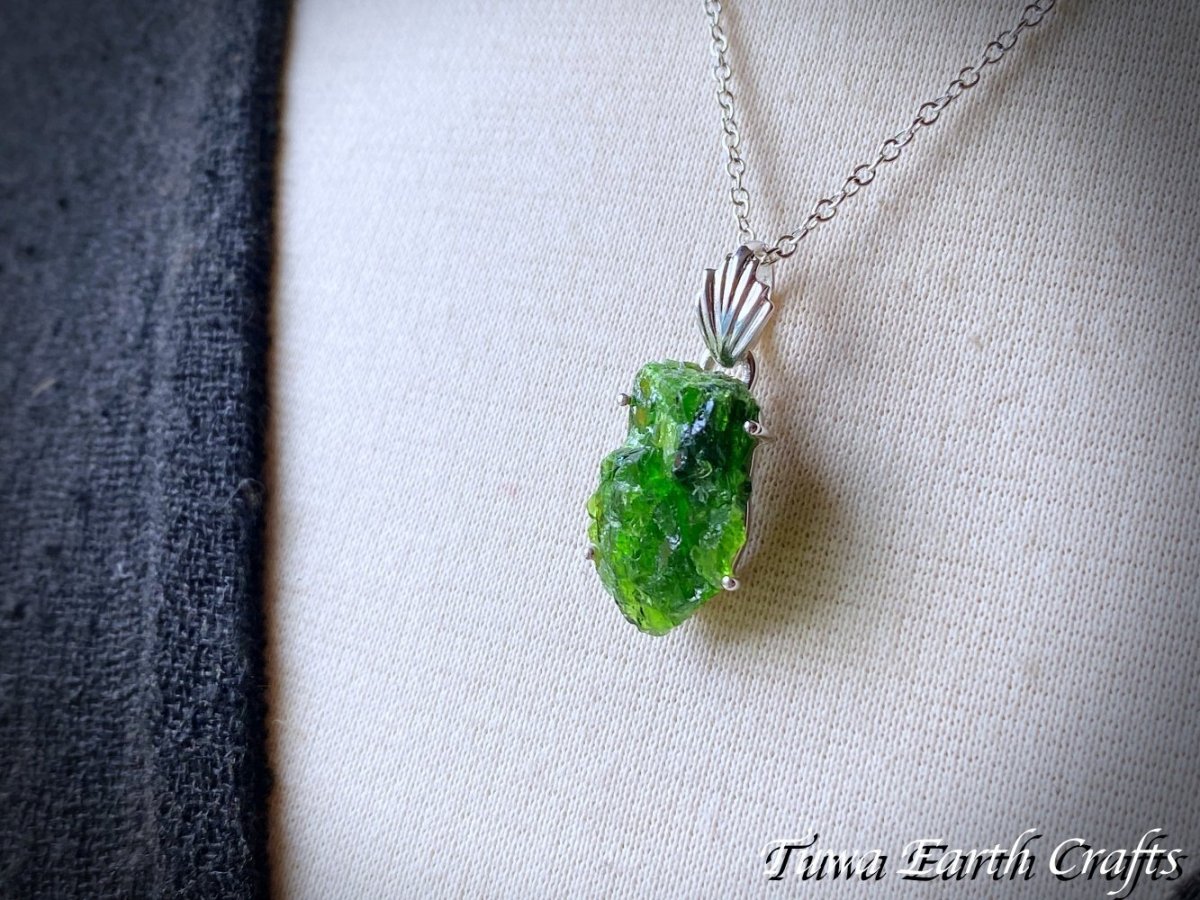 画像11: 【ストレス除去・ポジティブ思考】1点物 高品質 クロムダイオプサイド原石ペンダントトップ ダイオプサイト★ヒーリングストーン天然石ジュエリー パワーストーンお守りアクセサリー (11)