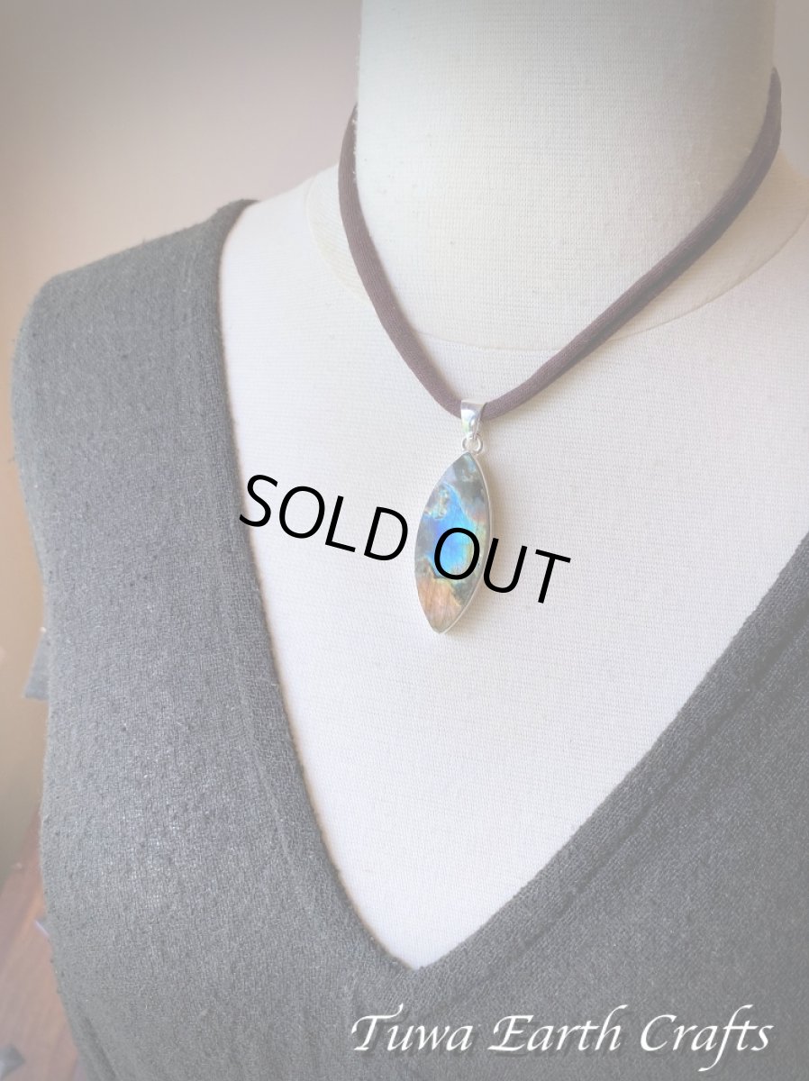 画像6: 石全長4.2cm 大ぶり♪ 高品質スペクトロライト ペンダントトップ レインボーラブラドライト 1点もの 神秘的オレンジ・ブルー・ゴールド シラー パワーストーン天然石 お守りアクセサリー ヒーリングジュエリー スピリチュアル (6)