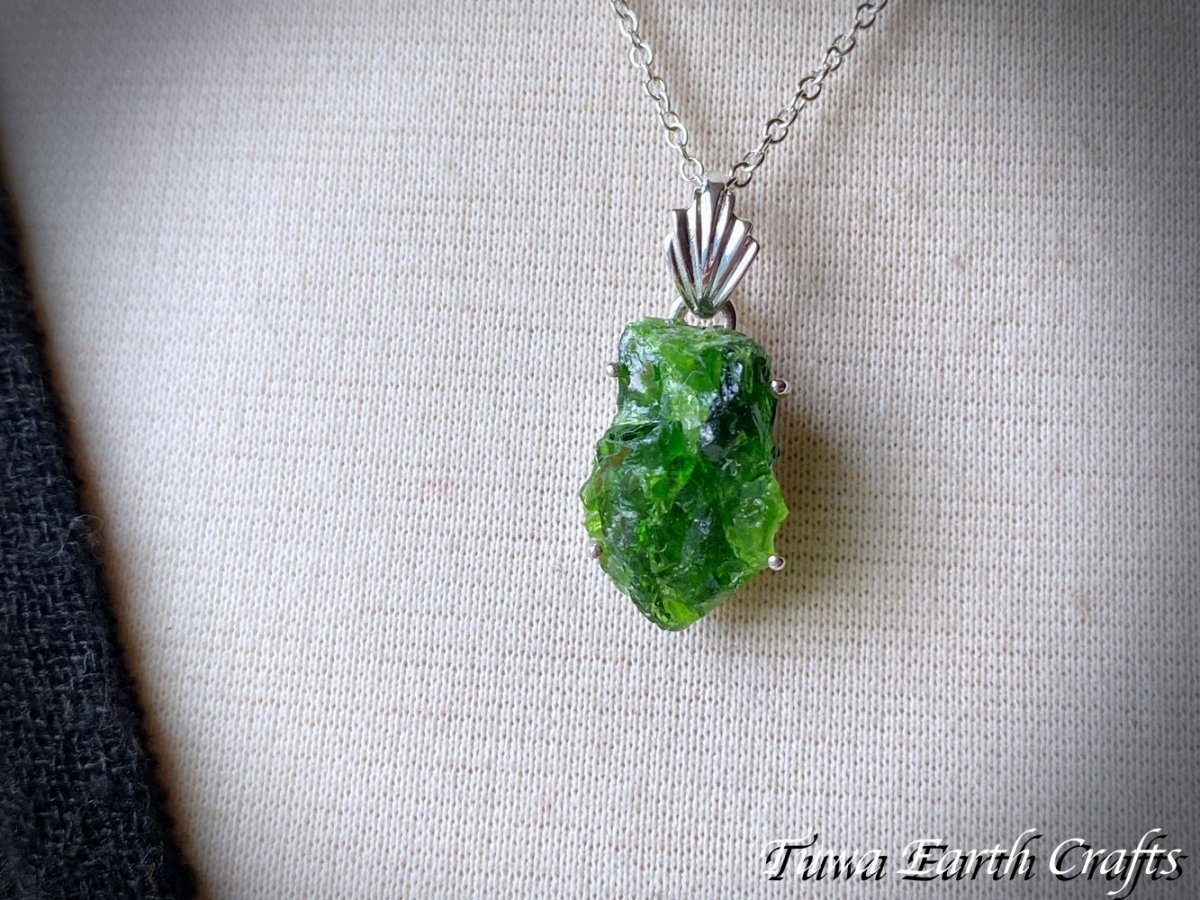 画像12: 【ストレス除去・ポジティブ思考】1点物 高品質 クロムダイオプサイド原石ペンダントトップ ダイオプサイト★ヒーリングストーン天然石ジュエリー パワーストーンお守りアクセサリー (12)